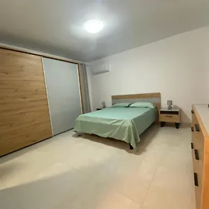Modern, Spacious, 3 Bedroom Near Malta International Airport Apartament